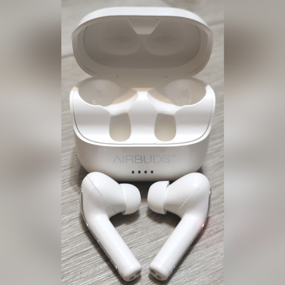 🔊 JL Audio Airbuds (NEW)